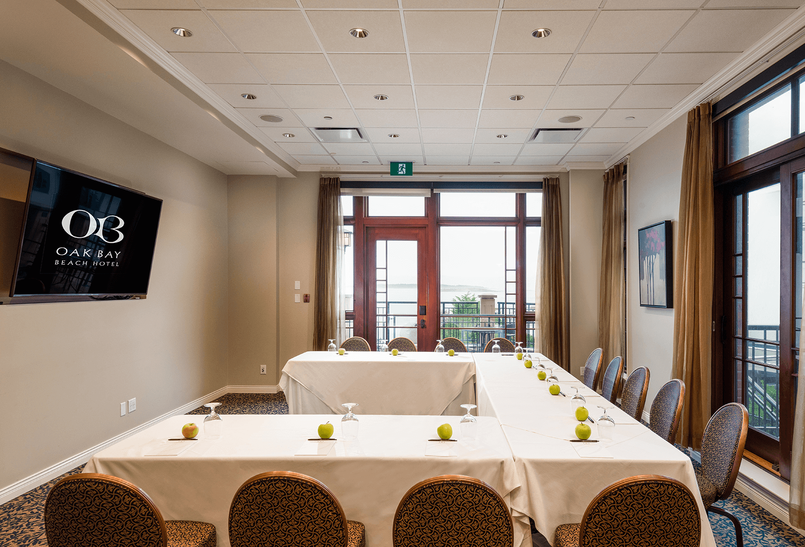 oak bay beach hotel executive meeting room presentation setup