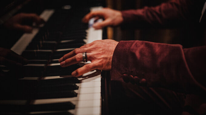 Holiday Pianist in the Lobby Lounge