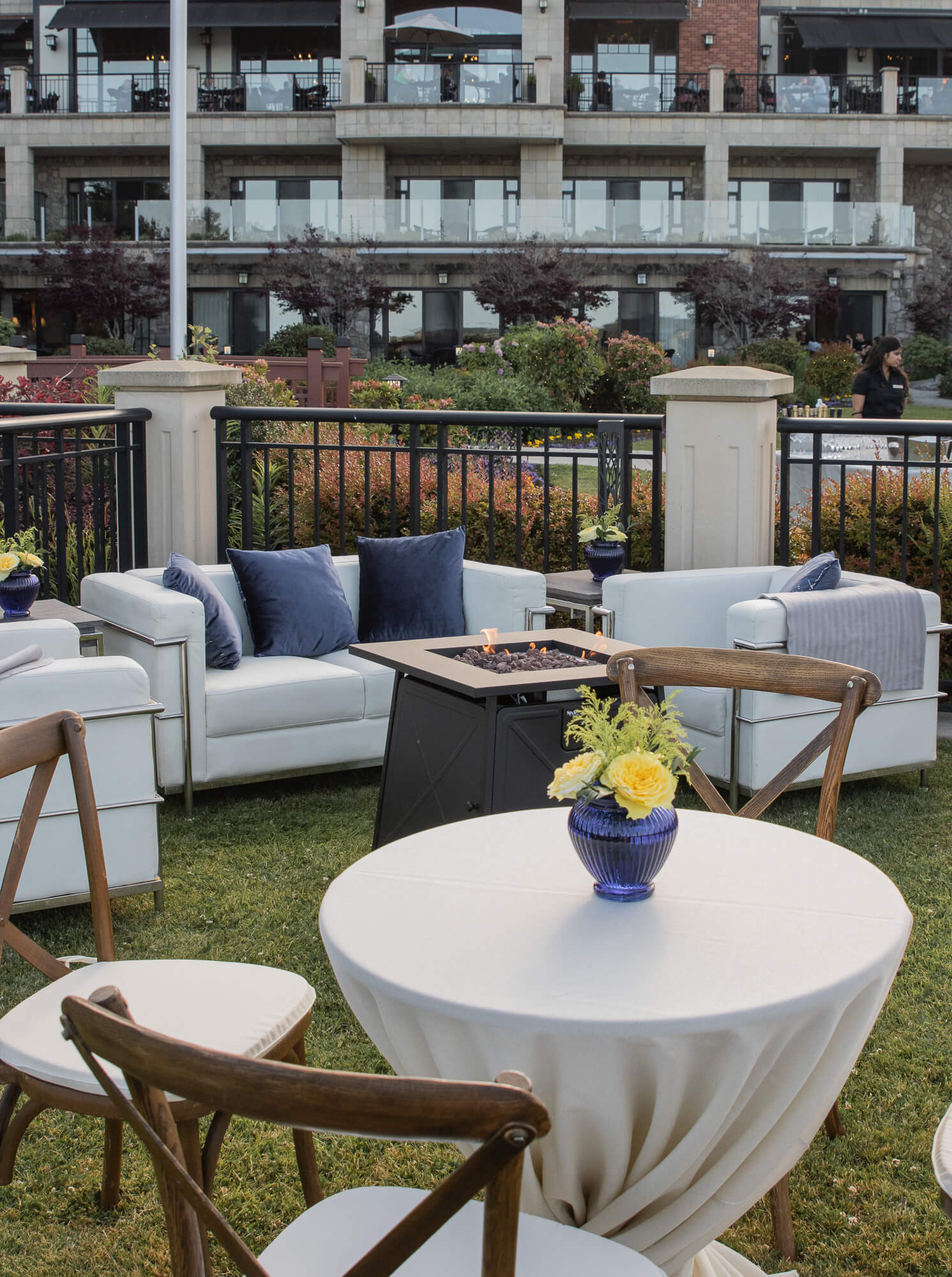 private dining experiences in the seaside gardens at the oak bay beach hotel